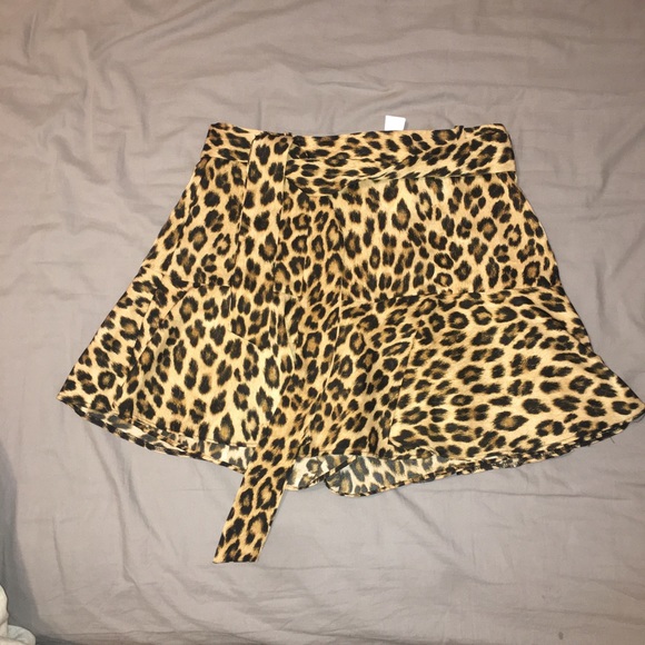 BUNDLE OF CLOTHES - Picture 2 of 3